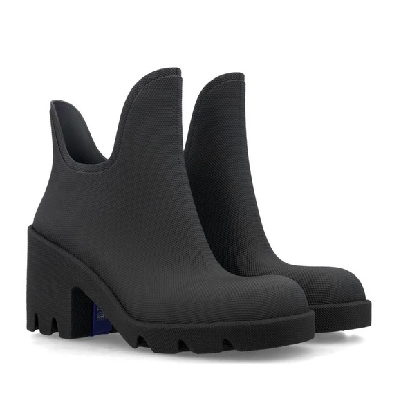Burberry Black Ankle Rain Boots
Women’s size EU 38 - Picture 1 of 7